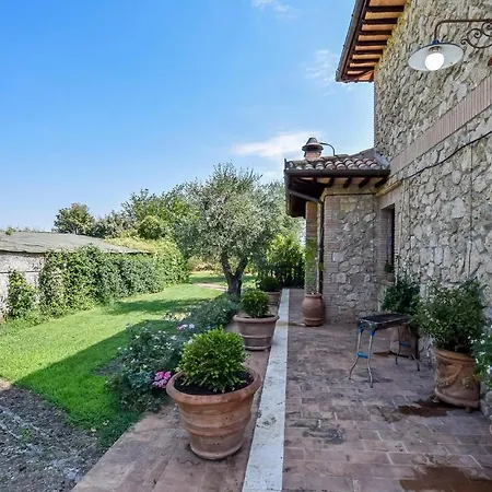 3 Bedroom Awesome In Civitella Dagliano Сasa de vacaciones *