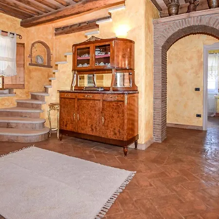 3 Bedroom Awesome In Civitella Dagliano Сasa de vacaciones *