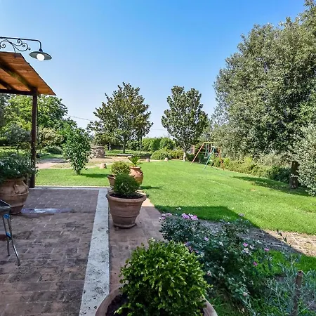 3 Bedroom Awesome In Civitella Dagliano Сasa de vacaciones *