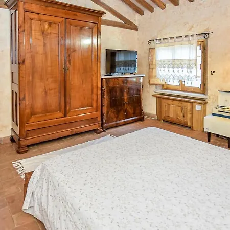 3 Bedroom Awesome In Civitella Dagliano