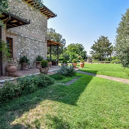 3 Bedroom Awesome In Civitella Dagliano Holiday home *